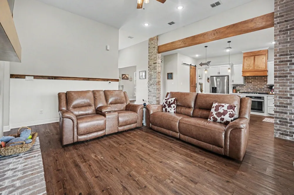 184 Randi Road Bellville, TX 77418