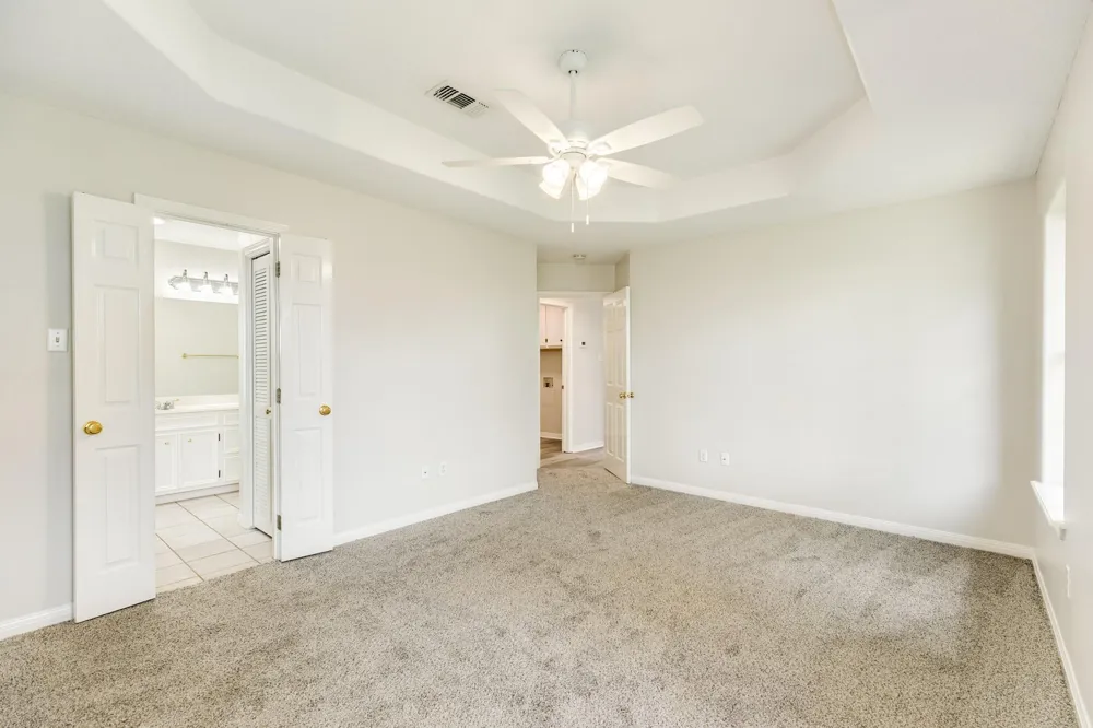 105 Washington Avenue Clute, TX 77531