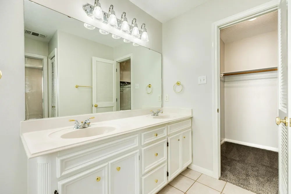 105 Washington Avenue Clute, TX 77531