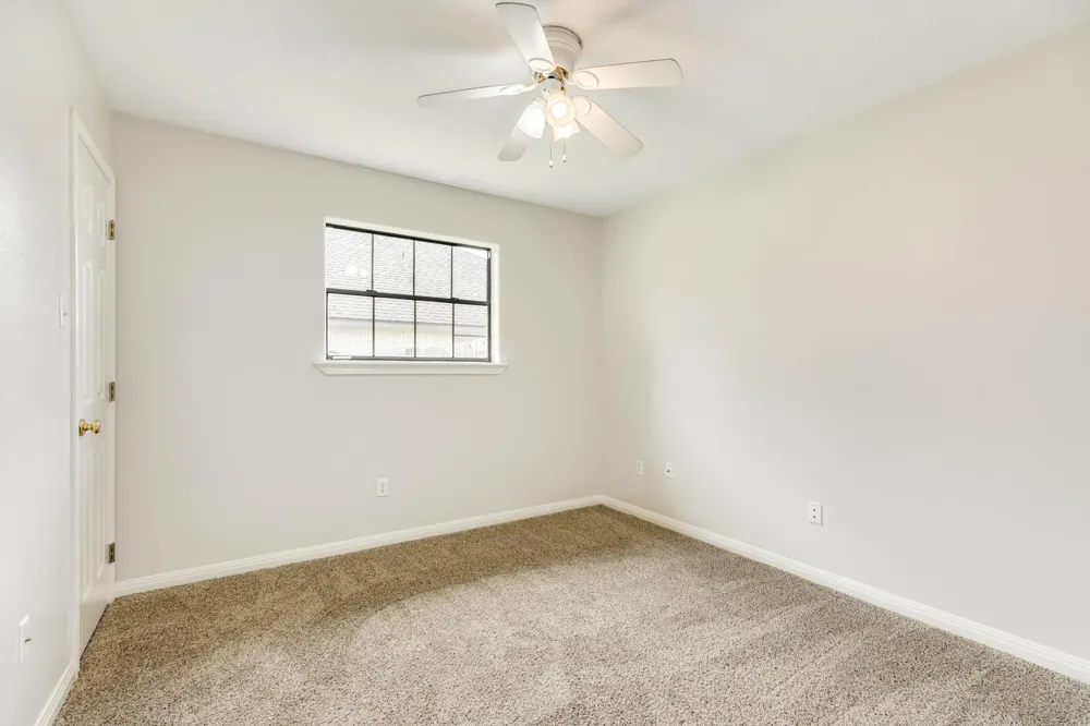 105 Washington Avenue Clute, TX 77531