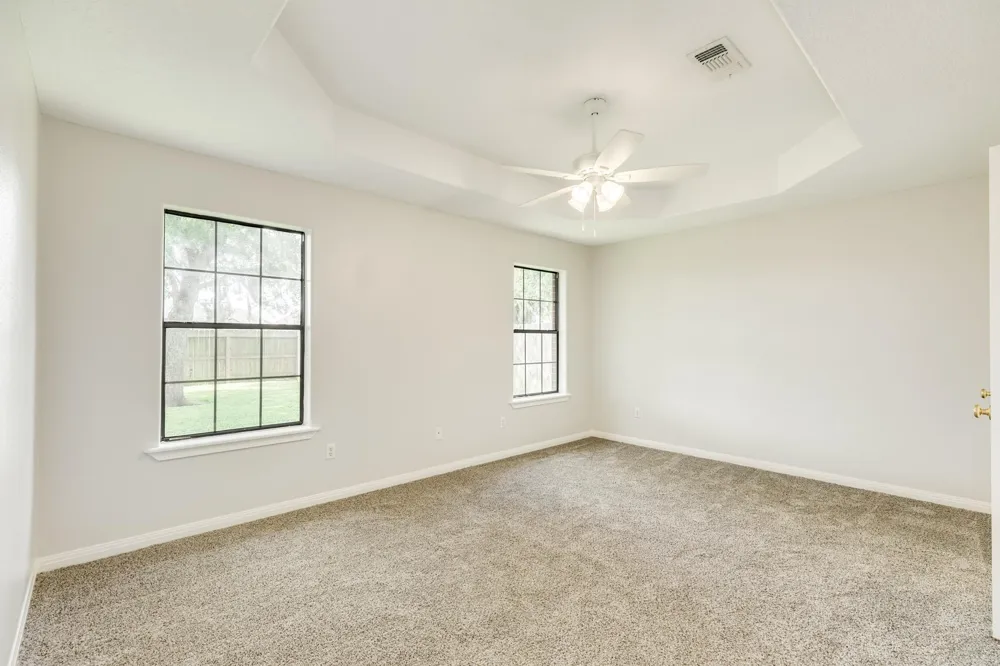 105 Washington Avenue Clute, TX 77531