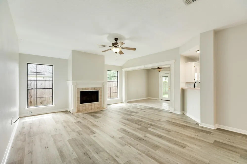 105 Washington Avenue Clute, TX 77531