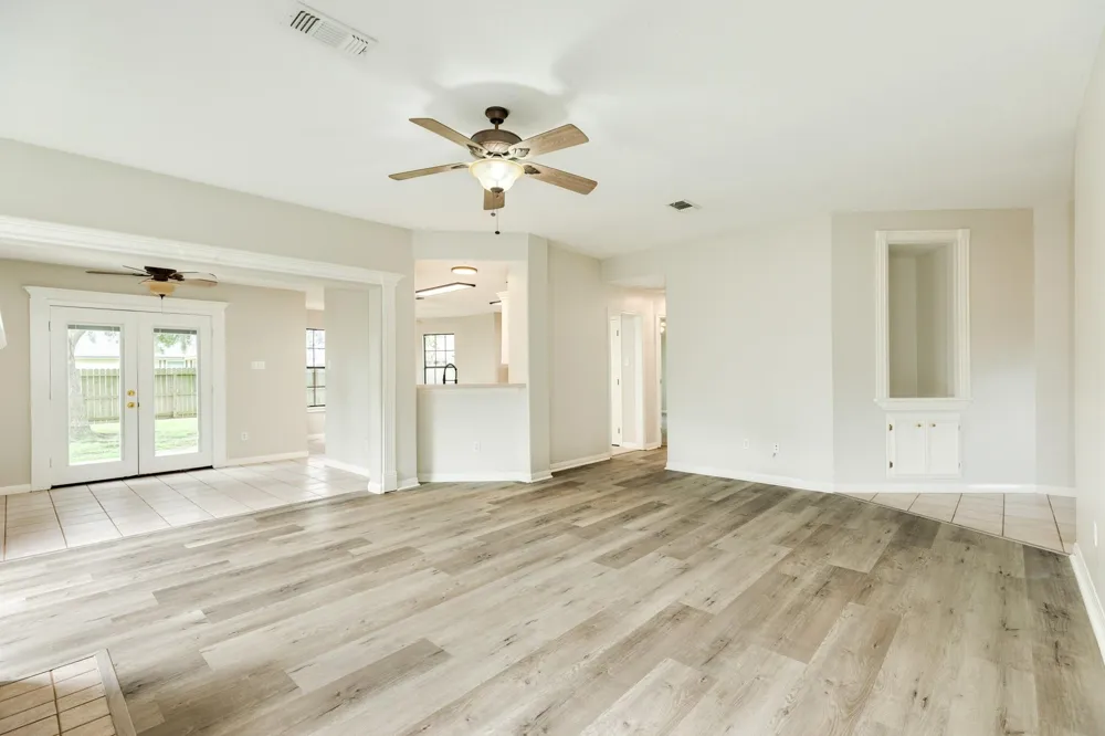 105 Washington Avenue Clute, TX 77531