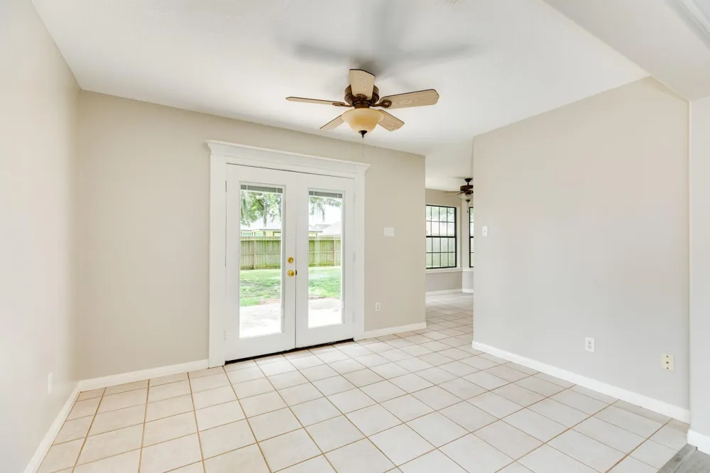 105 Washington Avenue Clute, TX 77531
