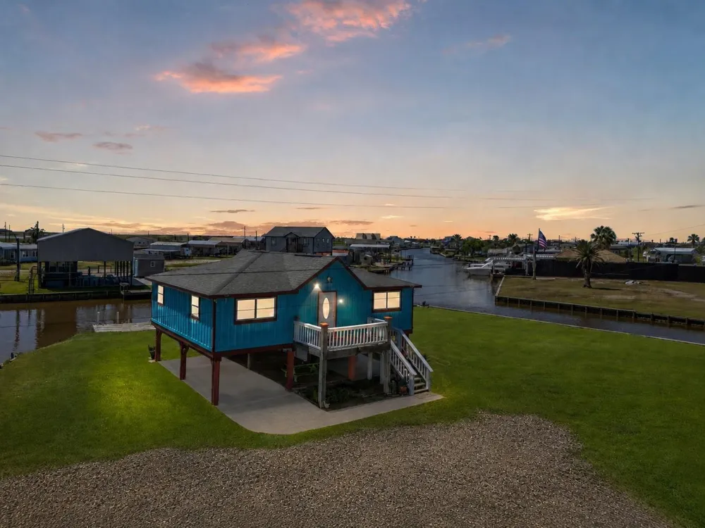 2238 County Road 201 Sargent, TX 77414