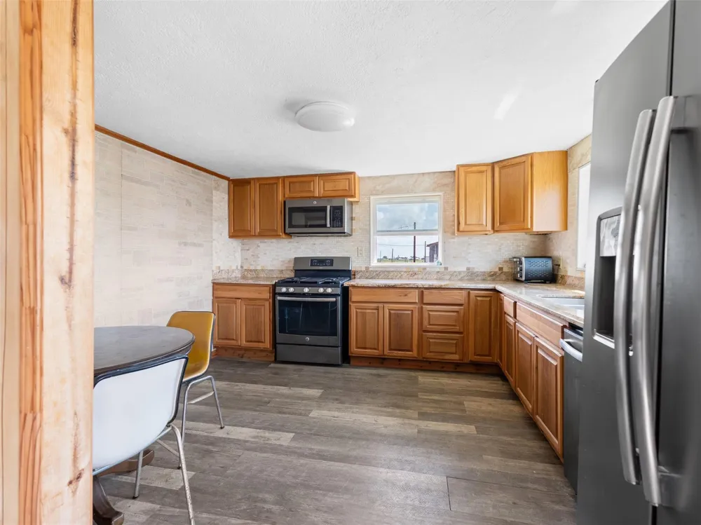 2238 County Road 201 Sargent, TX 77414