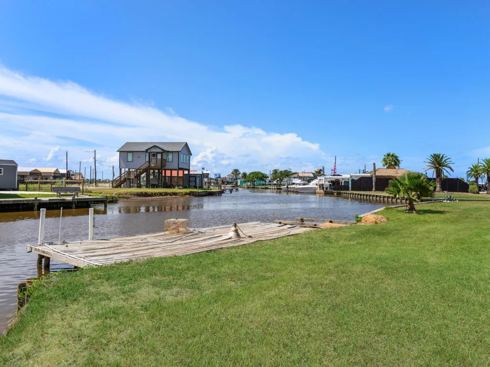 2238 County Road 201 Sargent, TX 77414