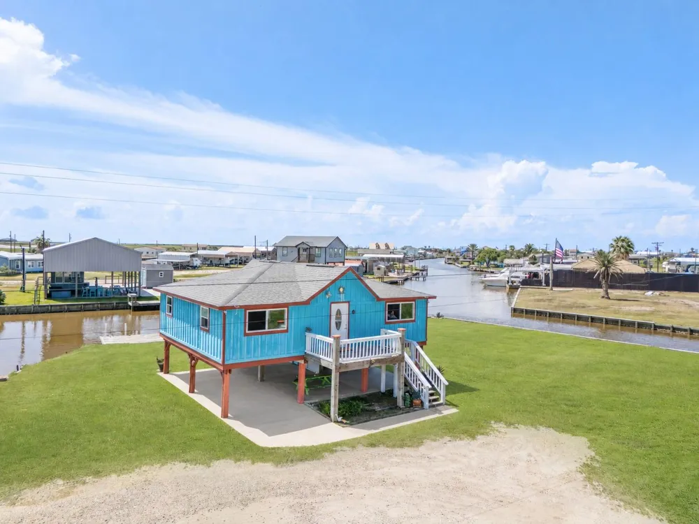 2238 County Road 201 Sargent, TX 77414