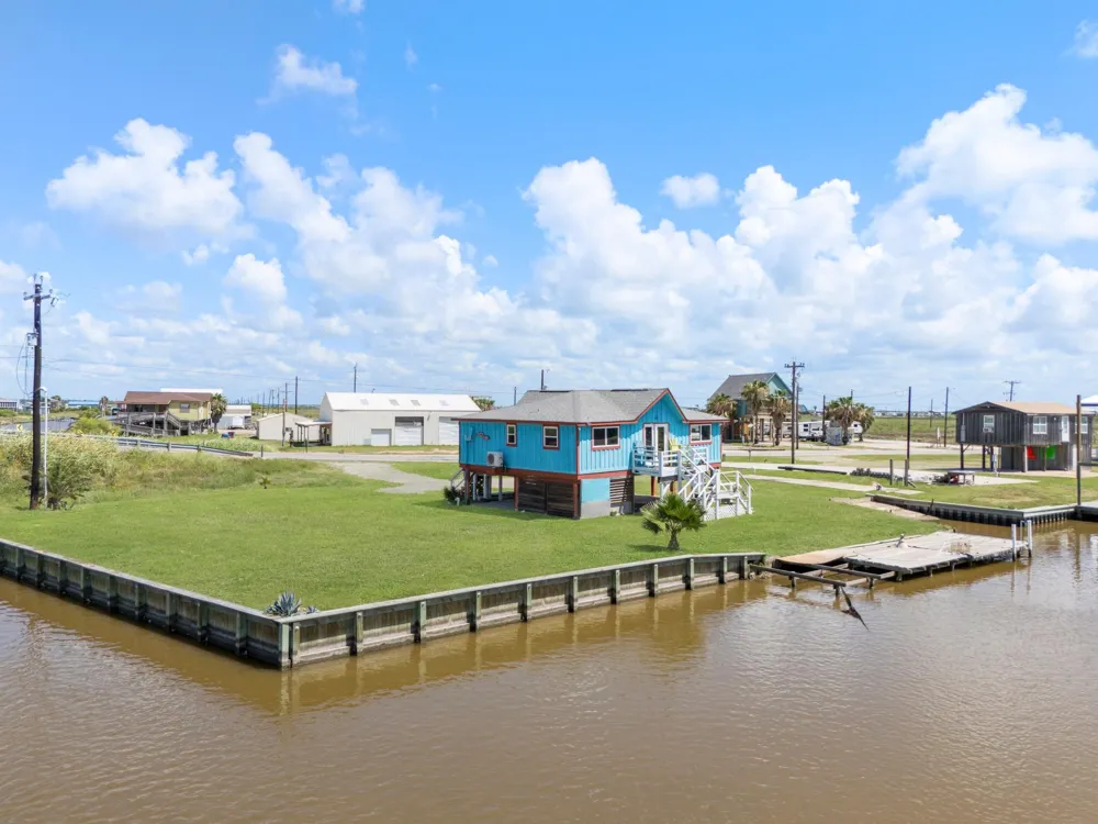 2238 County Road 201 Sargent, TX 77414