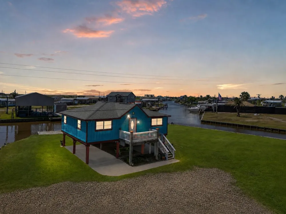 2238 County Road 201 Sargent, TX 77414