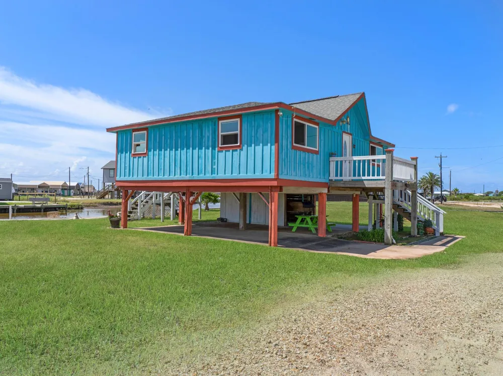 2238 County Road 201 Sargent, TX 77414