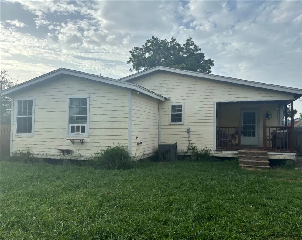 718 Seabreeze Street Alice, TX 78332