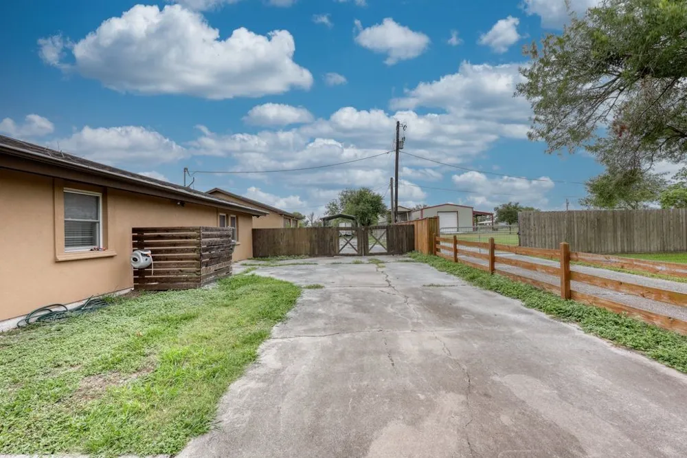 4005 Ridge Trail Dr. Robstown, TX 78380
