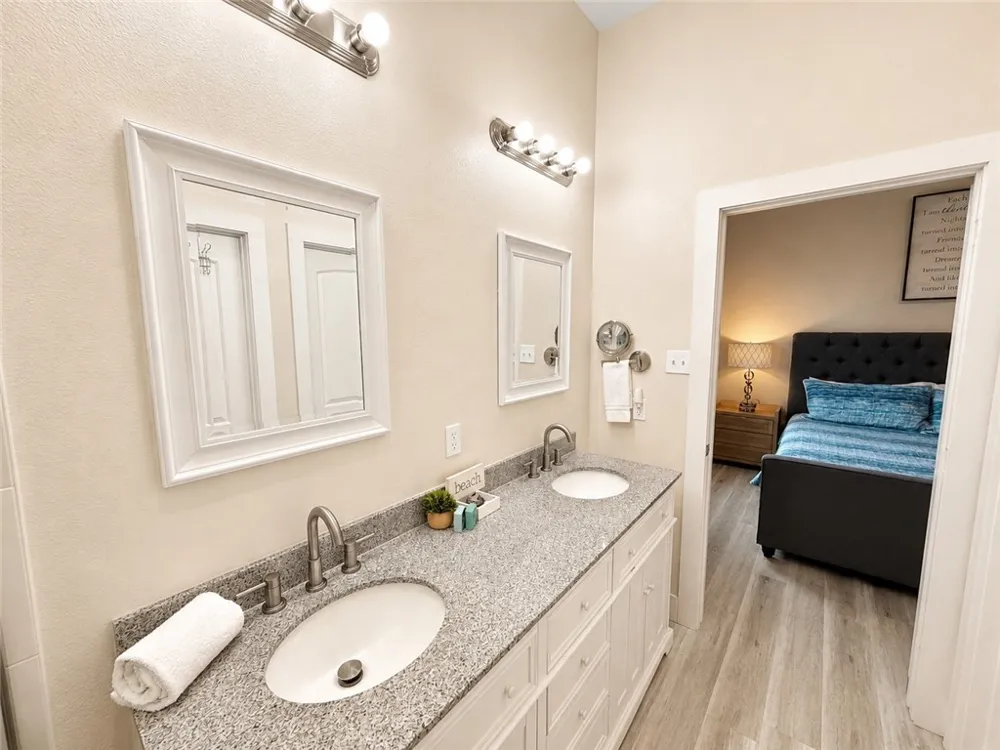195 Paradise Drive Rockport, TX 78382
