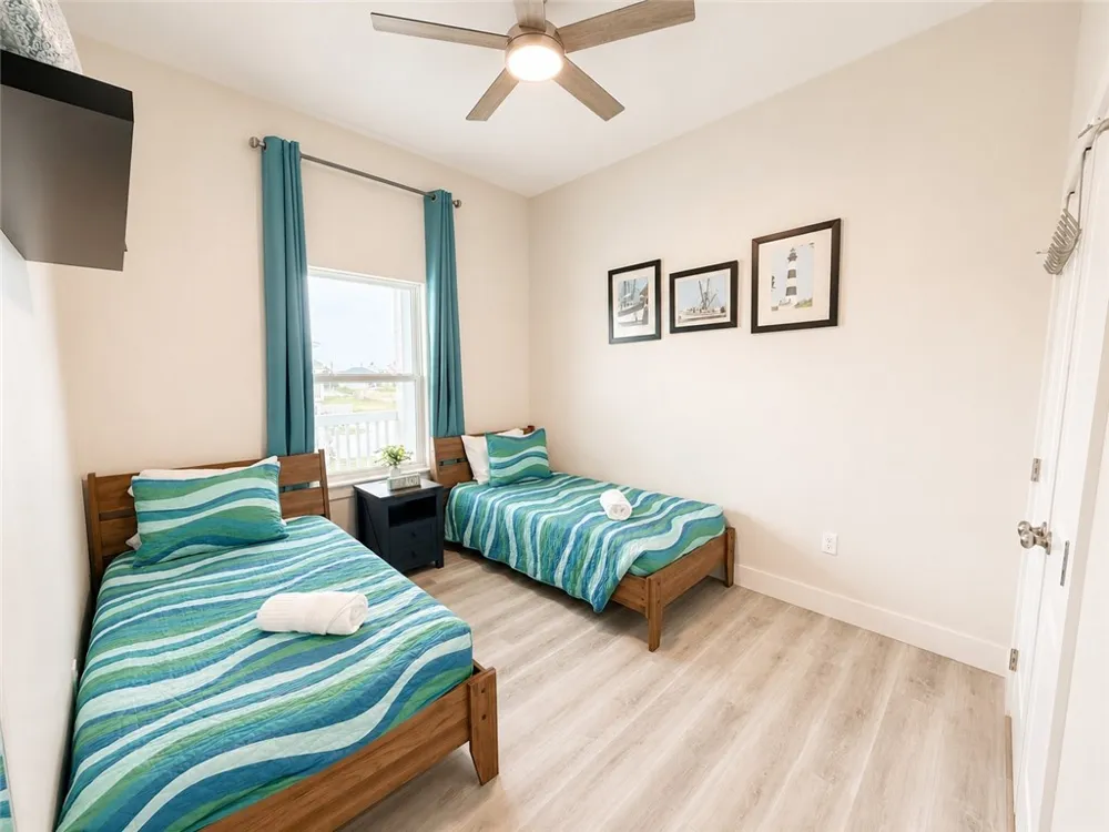 195 Paradise Drive Rockport, TX 78382