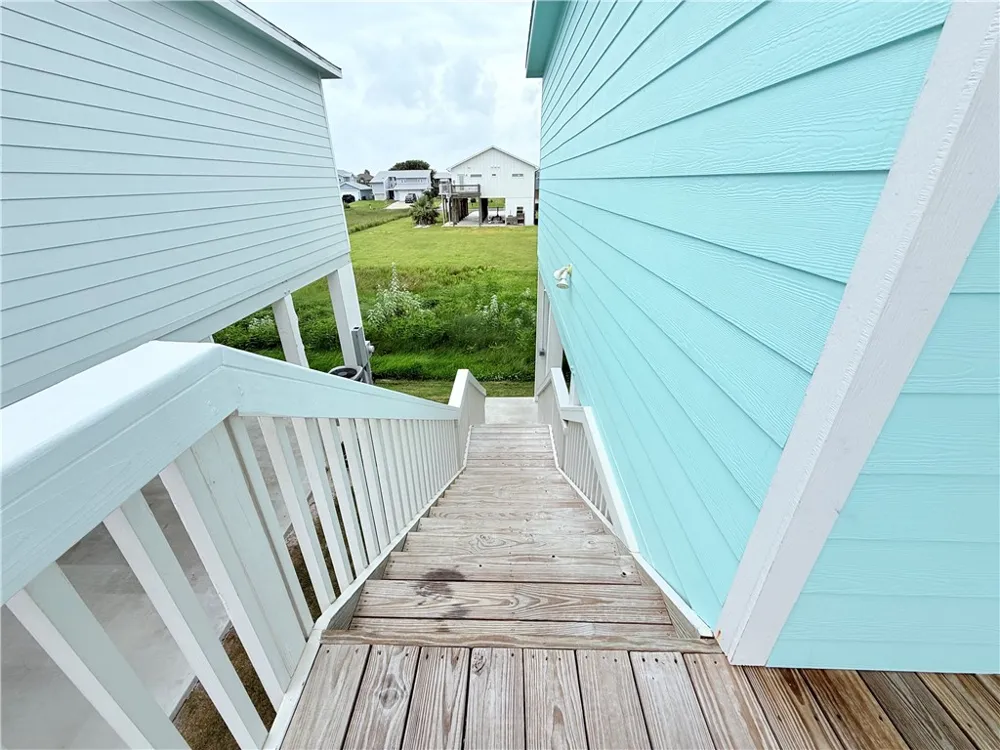 195 Paradise Drive Rockport, TX 78382