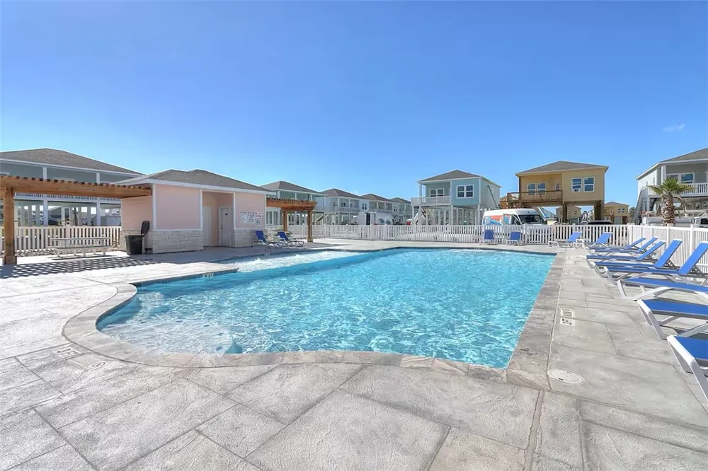 195 Paradise Drive Rockport, TX 78382