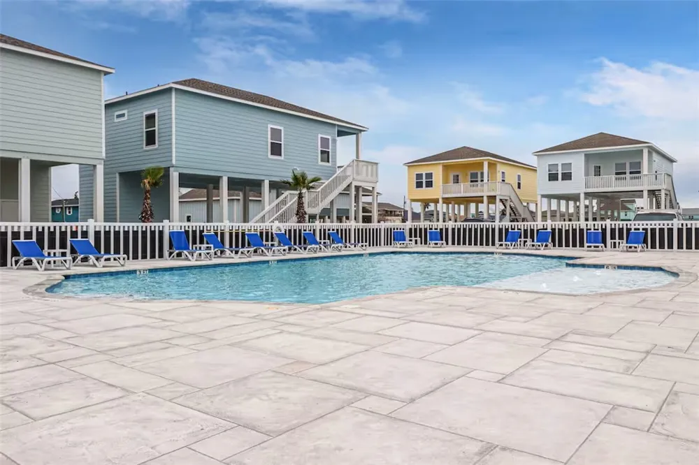 195 Paradise Drive Rockport, TX 78382