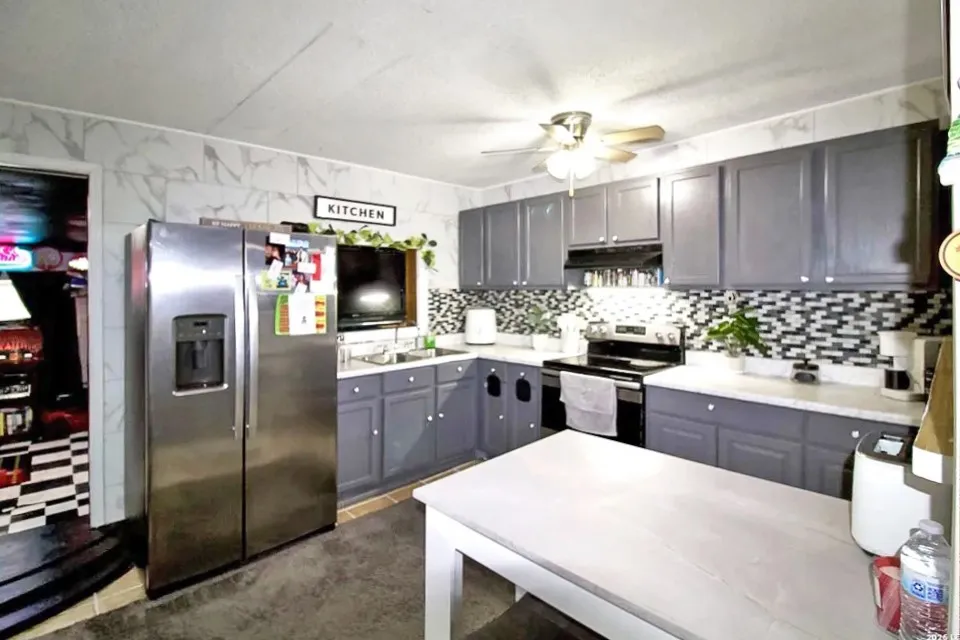 1013 E Hutchinson Street Beeville, TX 78102