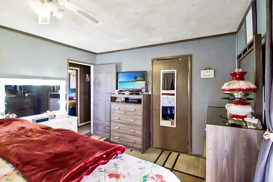 1013 E Hutchinson Street Beeville, TX 78102