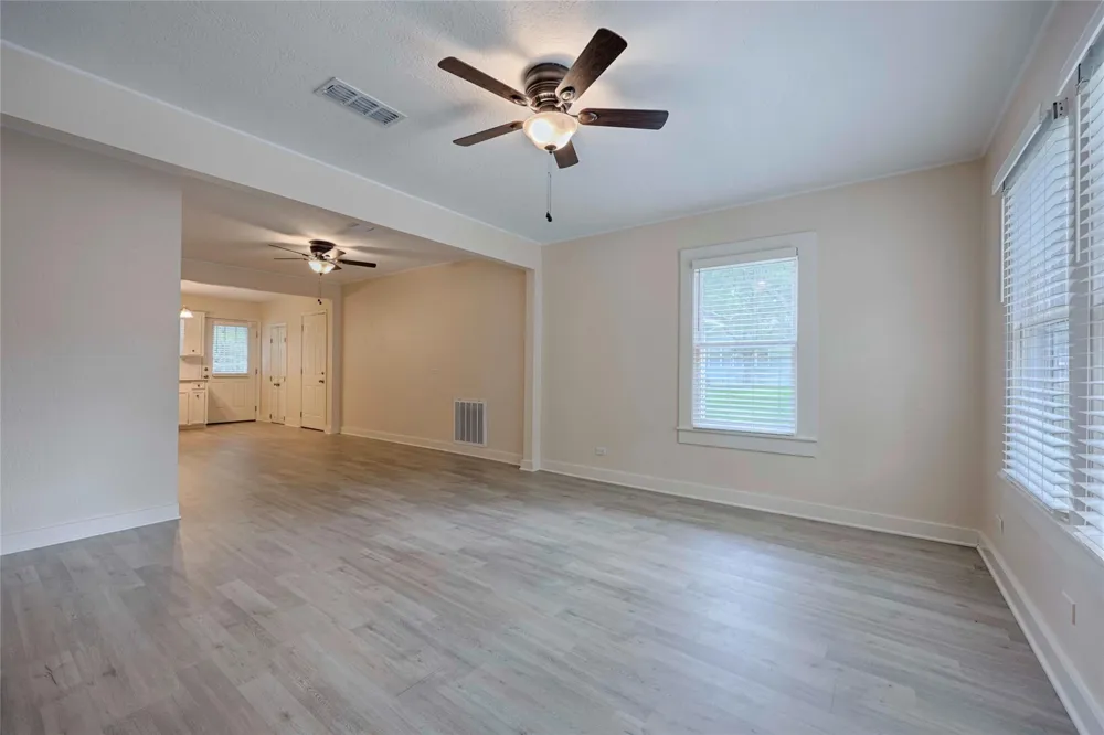 903 Glendale Street Hallettsville, TX 77964