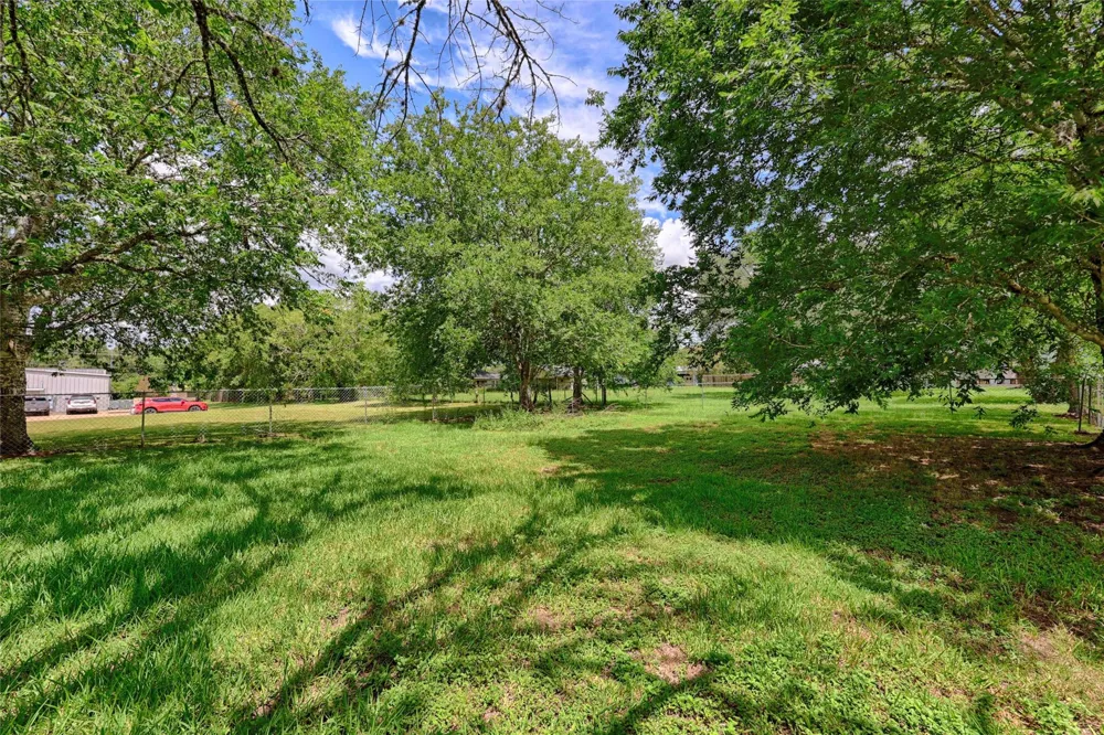 903 Glendale Street Hallettsville, TX 77964