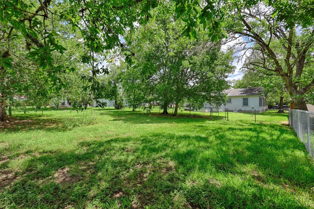 903 Glendale Street Hallettsville, TX 77964
