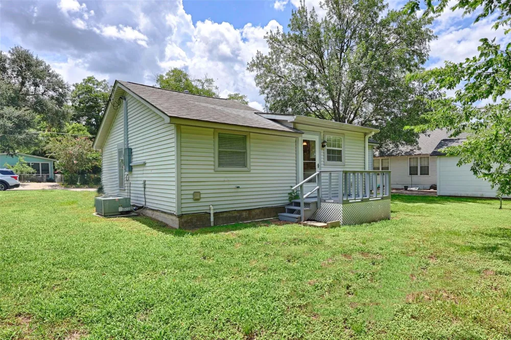 903 Glendale Street Hallettsville, TX 77964