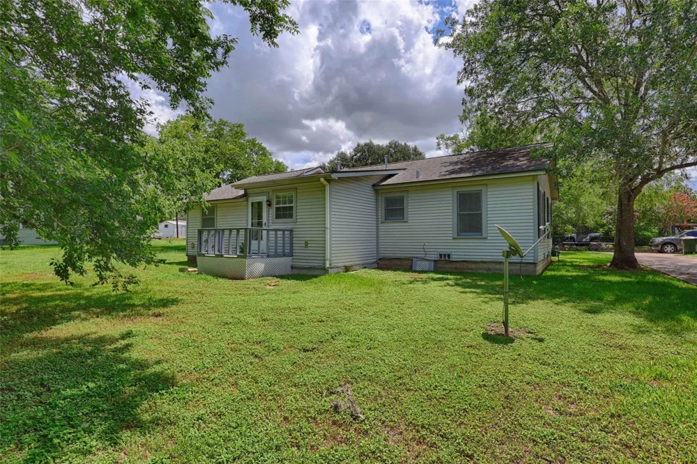 903 Glendale Street Hallettsville, TX 77964