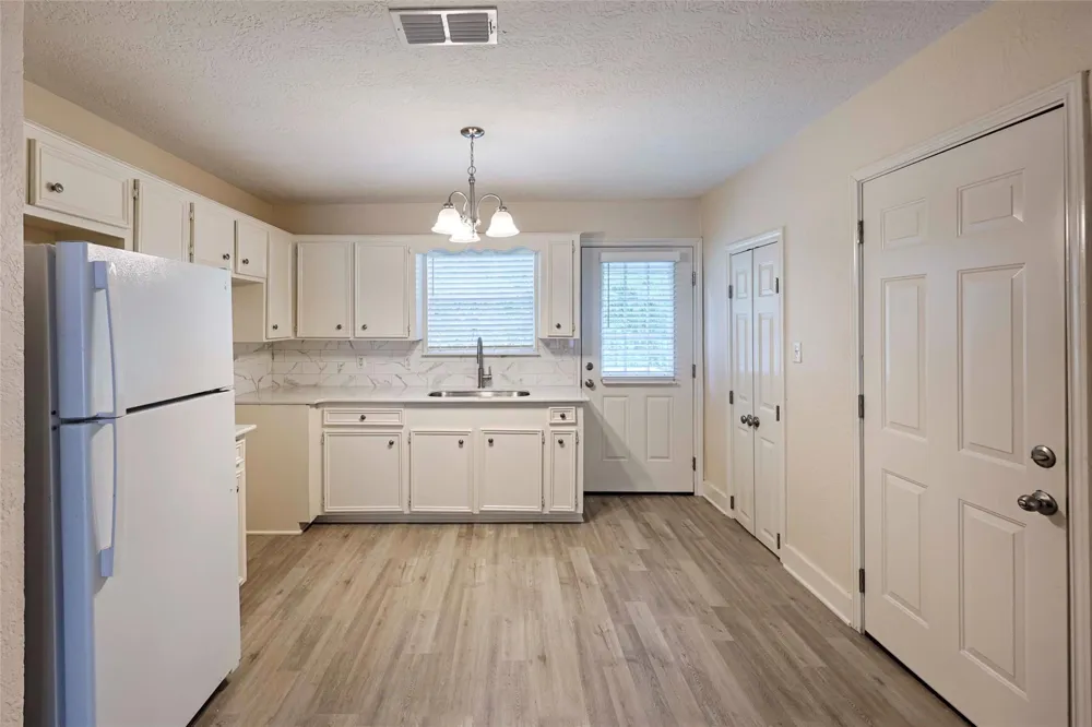 903 Glendale Street Hallettsville, TX 77964