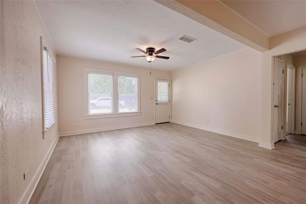 903 Glendale Street Hallettsville, TX 77964
