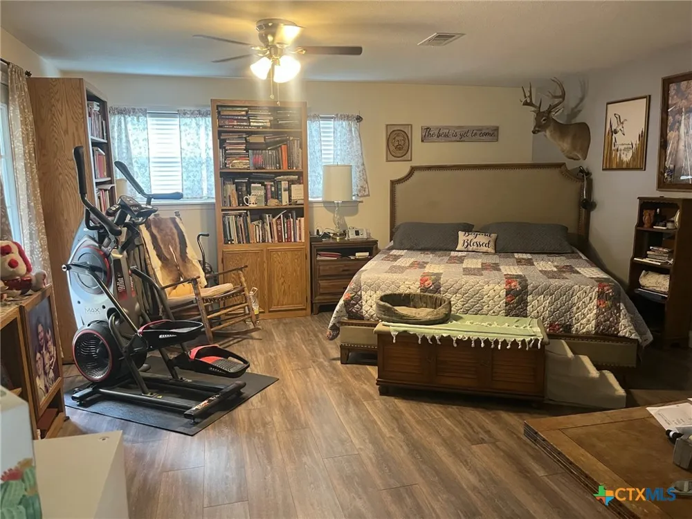 11 Ridgewood Drive Morgans Point Resort, TX 76513