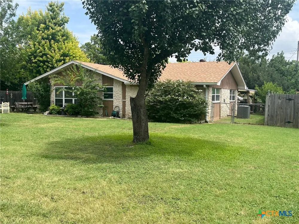 11 Ridgewood Drive Morgans Point Resort, TX 76513