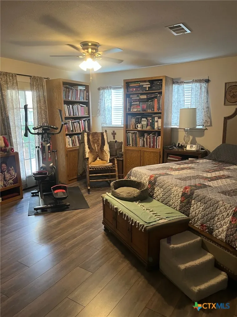 11 Ridgewood Drive Morgans Point Resort, TX 76513