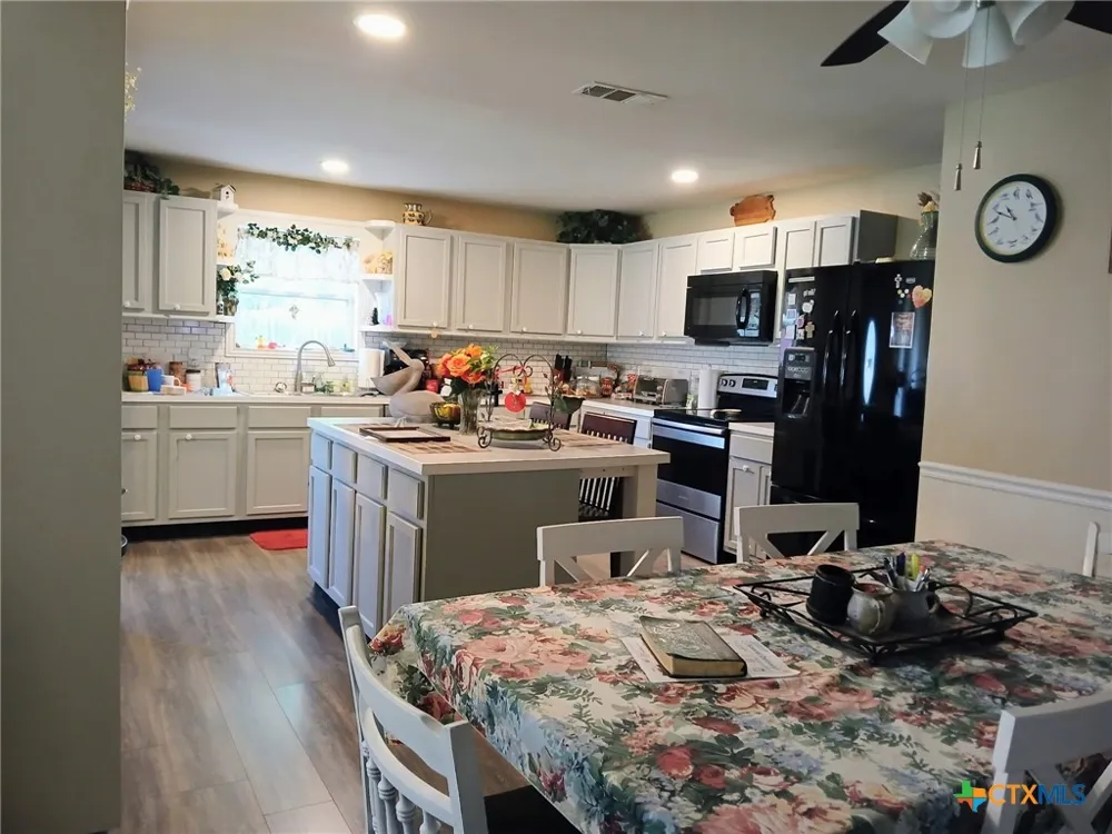 11 Ridgewood Drive Morgans Point Resort, TX 76513