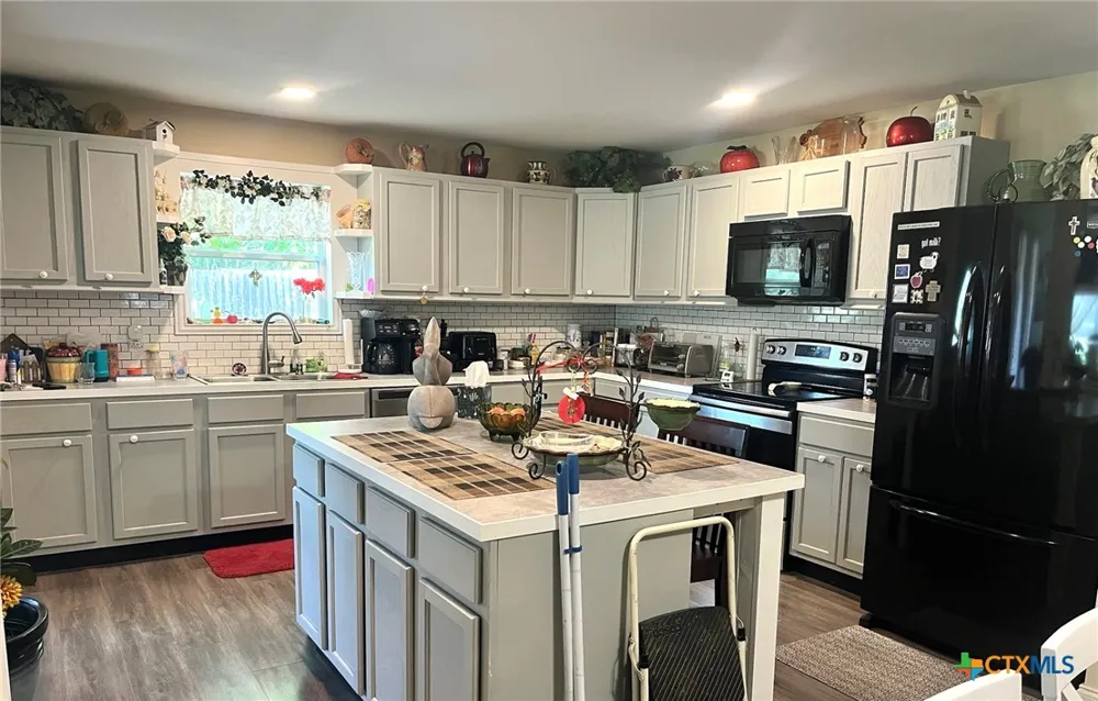 11 Ridgewood Drive Morgans Point Resort, TX 76513