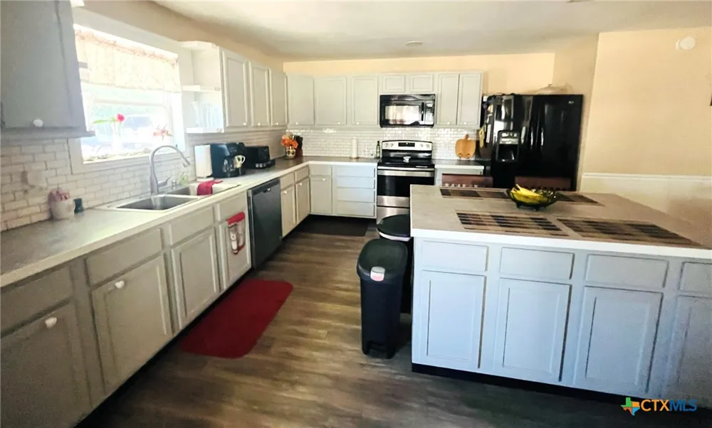 11 Ridgewood Drive Morgans Point Resort, TX 76513