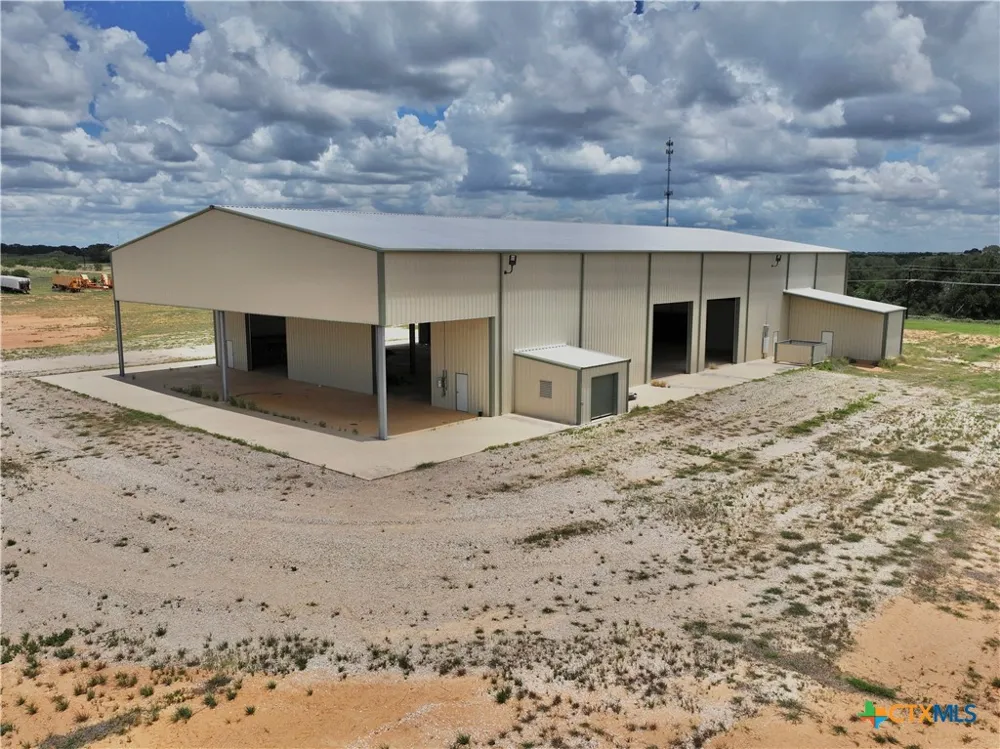 7837 Old Campbellton Road Pleasanton, TX 78064