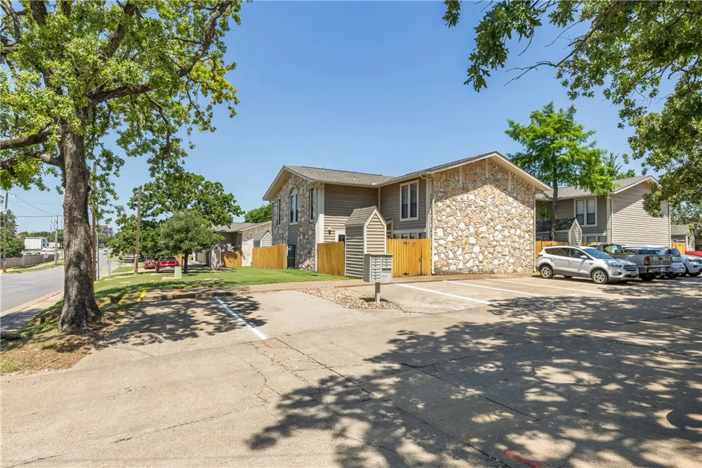 2101 Barak Lane #17 Bryan, TX 77802