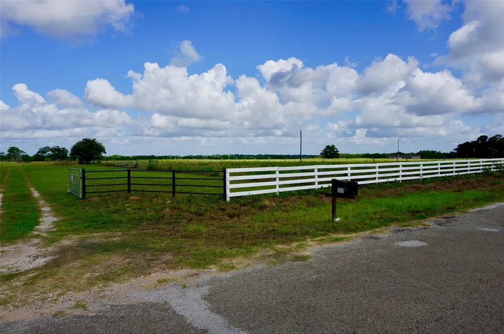 16263 Groce Lane Hempstead, TX 77445