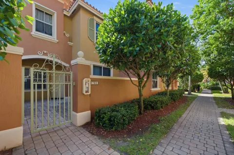 732 SW 106th Avenue #2011