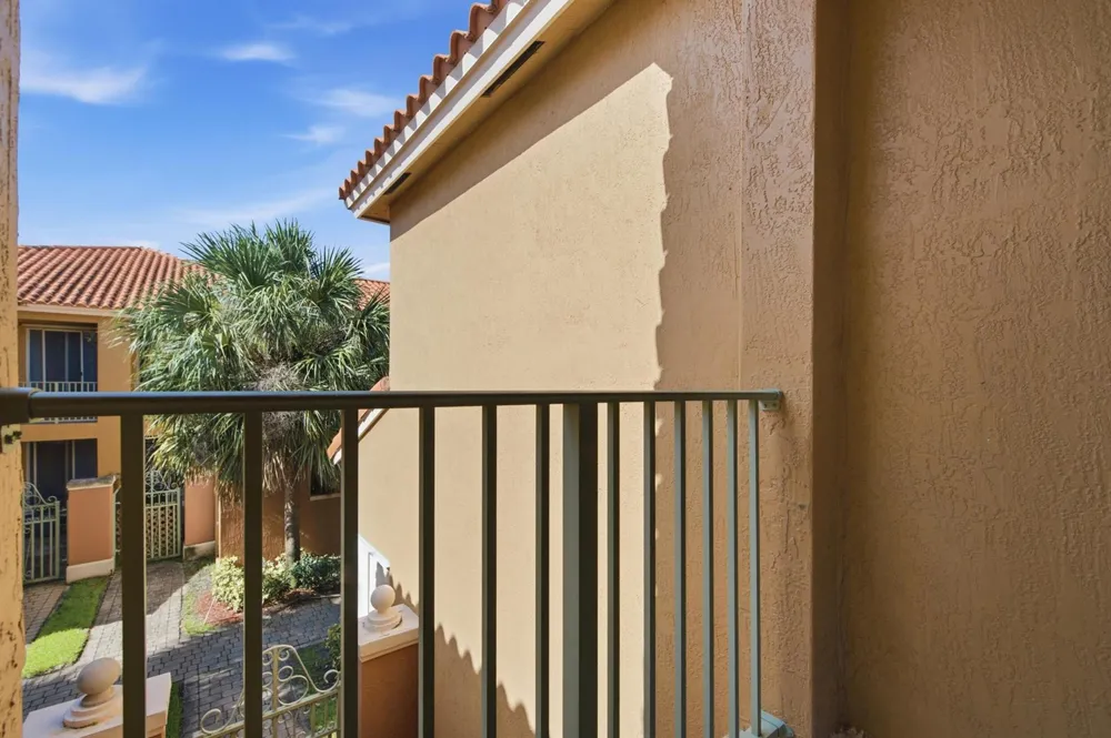 732 SW 106th Avenue #2011 Pembroke Pines, FL 33025