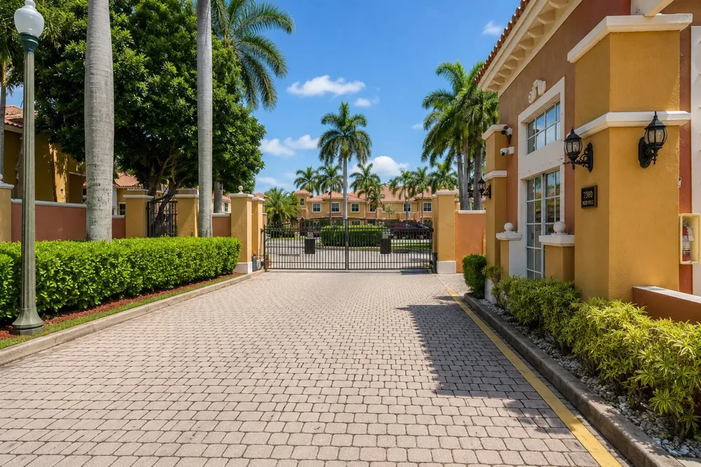 732 SW 106th Avenue #2011 Pembroke Pines, FL 33025