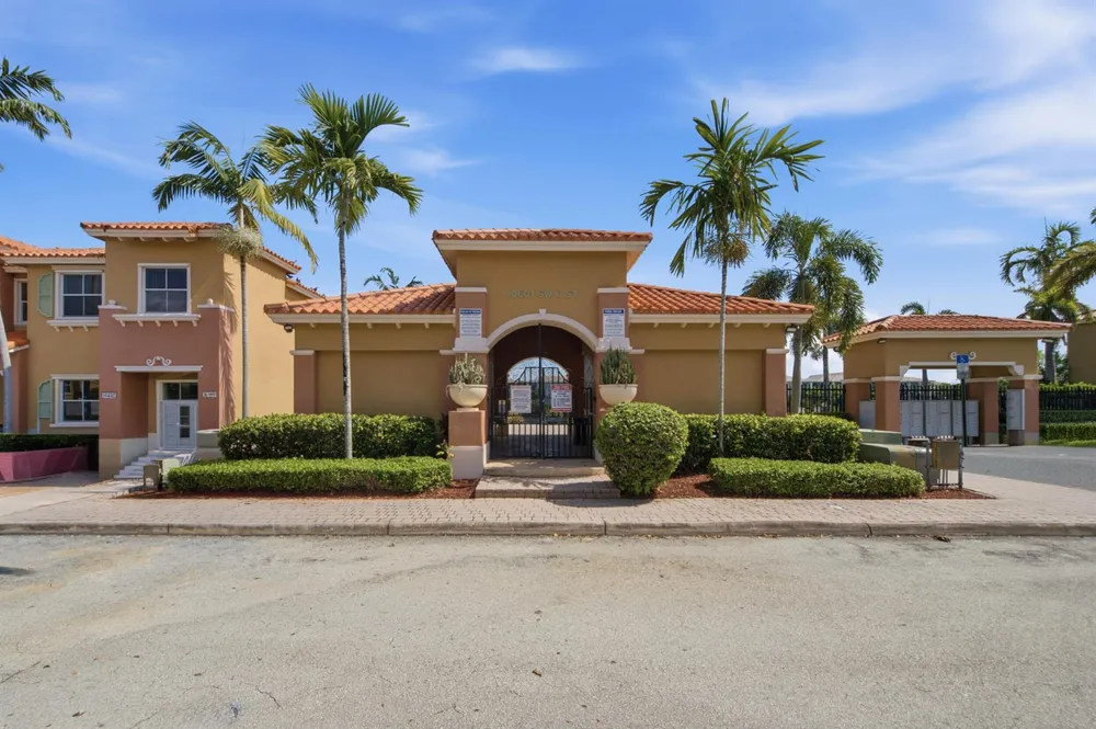 732 SW 106th Avenue #2011 Pembroke Pines, FL 33025