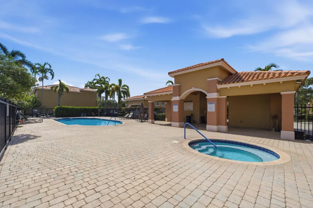 732 SW 106th Avenue #2011 Pembroke Pines, FL 33025