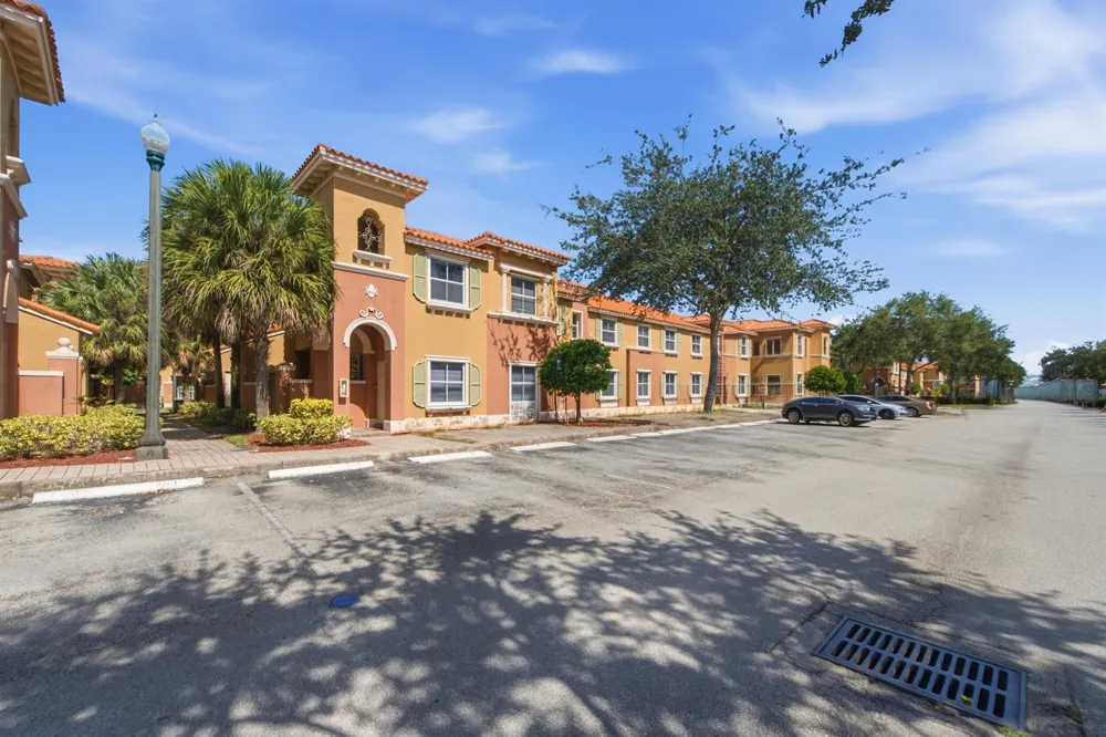732 SW 106th Avenue #2011 Pembroke Pines, FL 33025