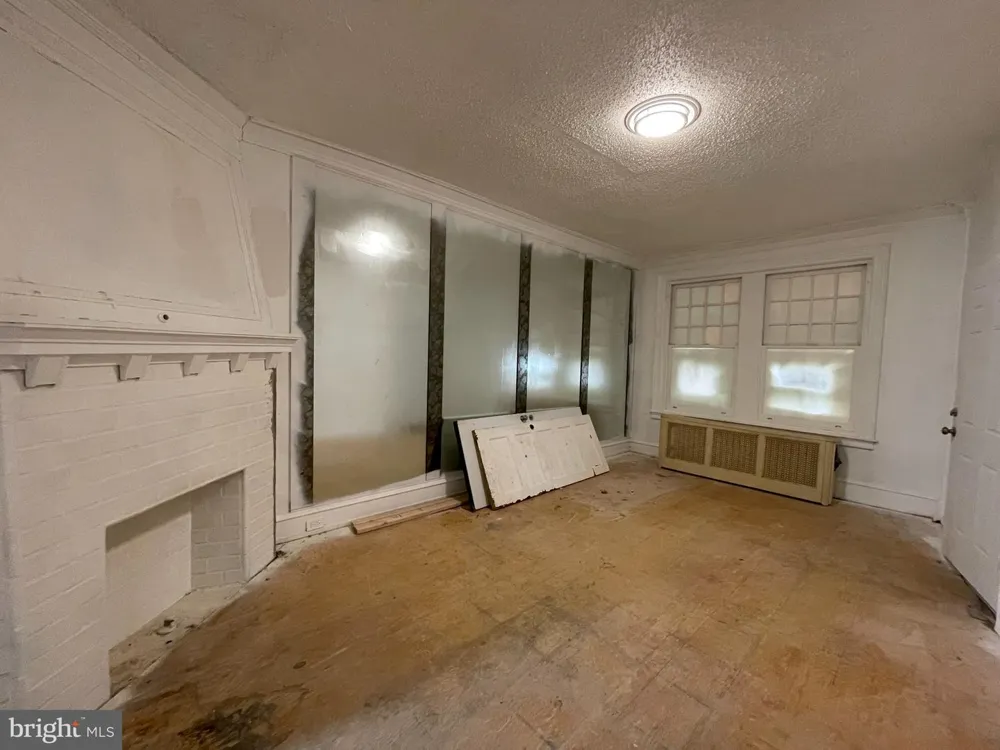4936 9TH STREET Philadelphia, PA 19141