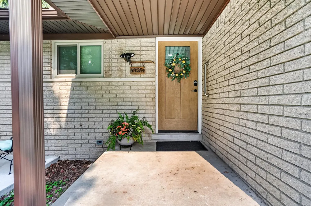 53284 Wolf Drive Utica, MI 48316