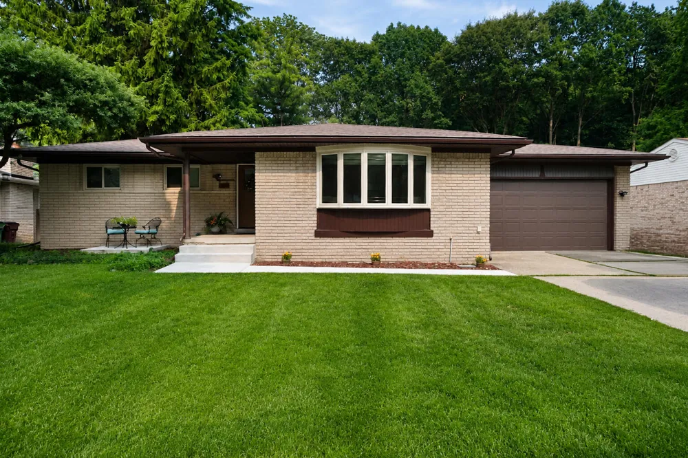 53284 Wolf Drive Utica, MI 48316