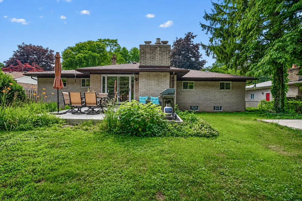53284 Wolf Drive Utica, MI 48316